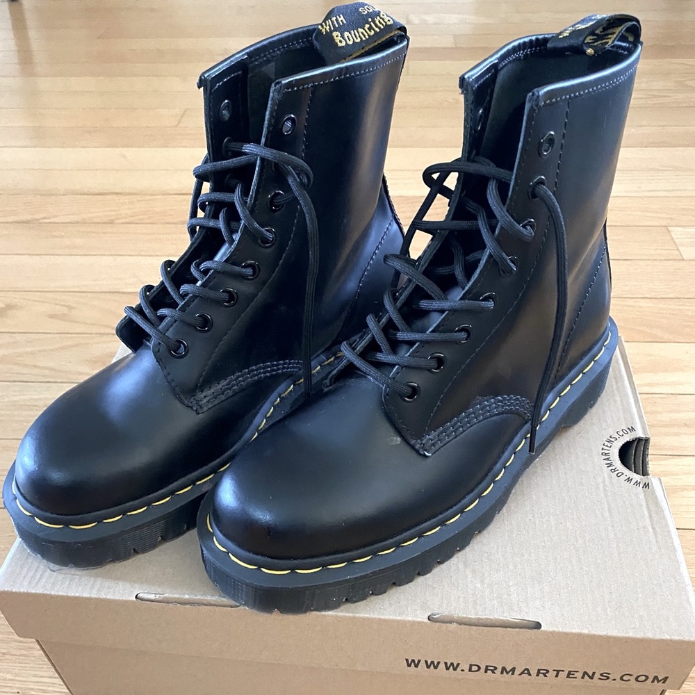 DR. MARTENS 1460 BEX SMOOTH LEATHER PLATFORM BOOTS- SZ 9